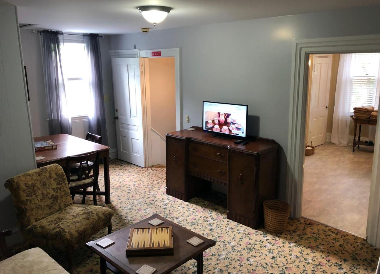 The Parsonage Inn B&B Grand Rapids Exterior photo