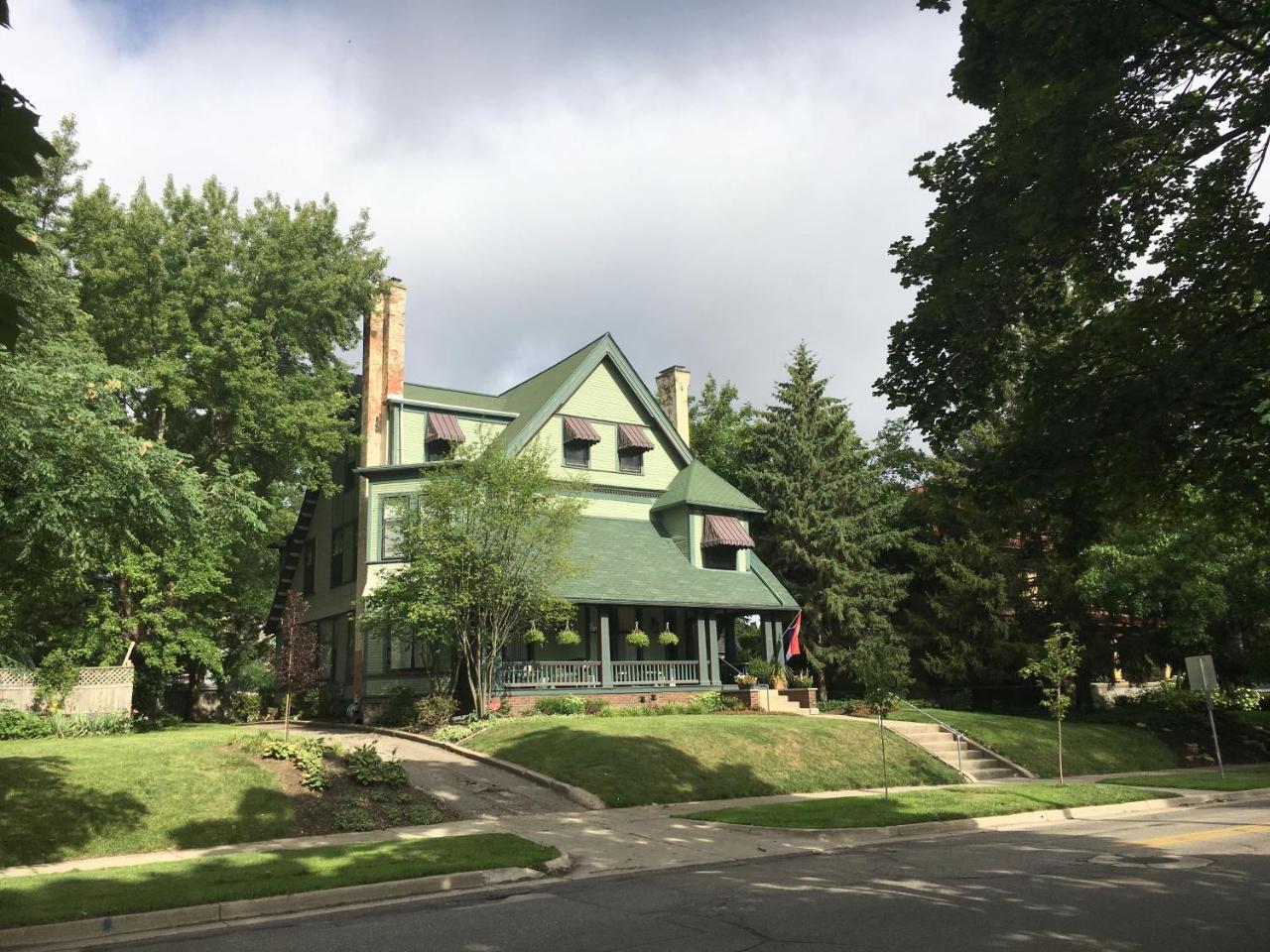 The Parsonage Inn B&B Grand Rapids Exterior photo