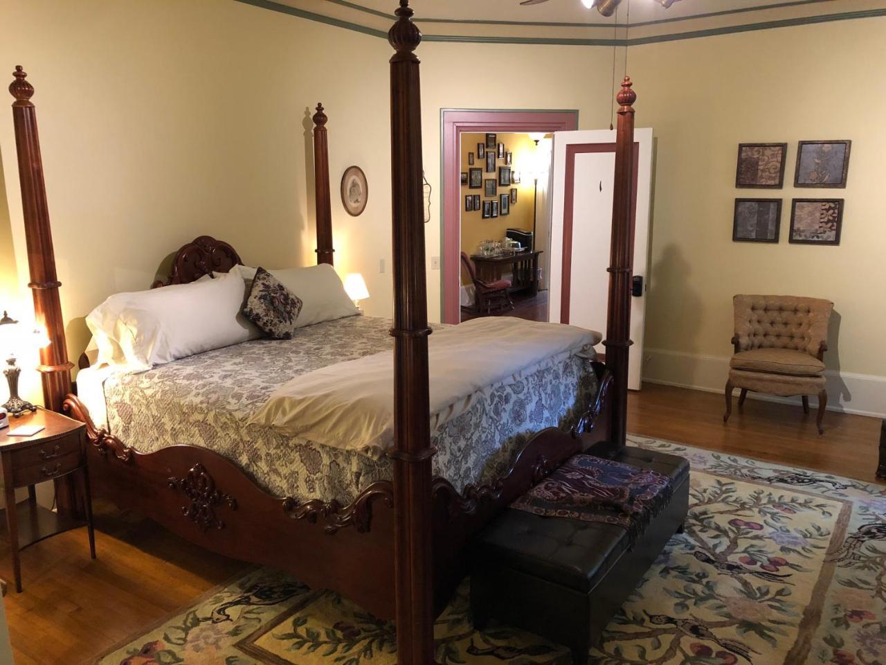 The Parsonage Inn B&B Grand Rapids Exterior photo
