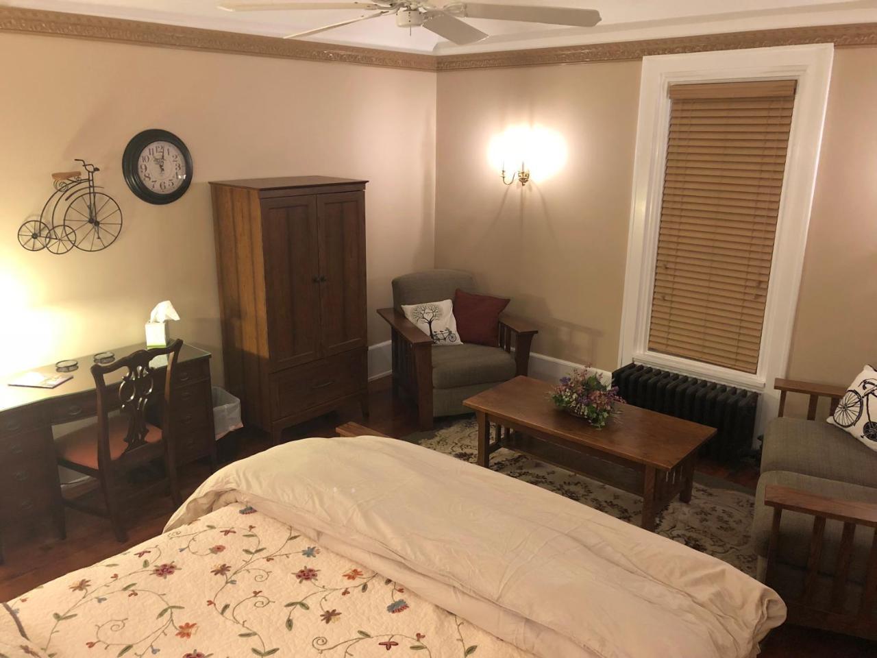 The Parsonage Inn B&B Grand Rapids Exterior photo